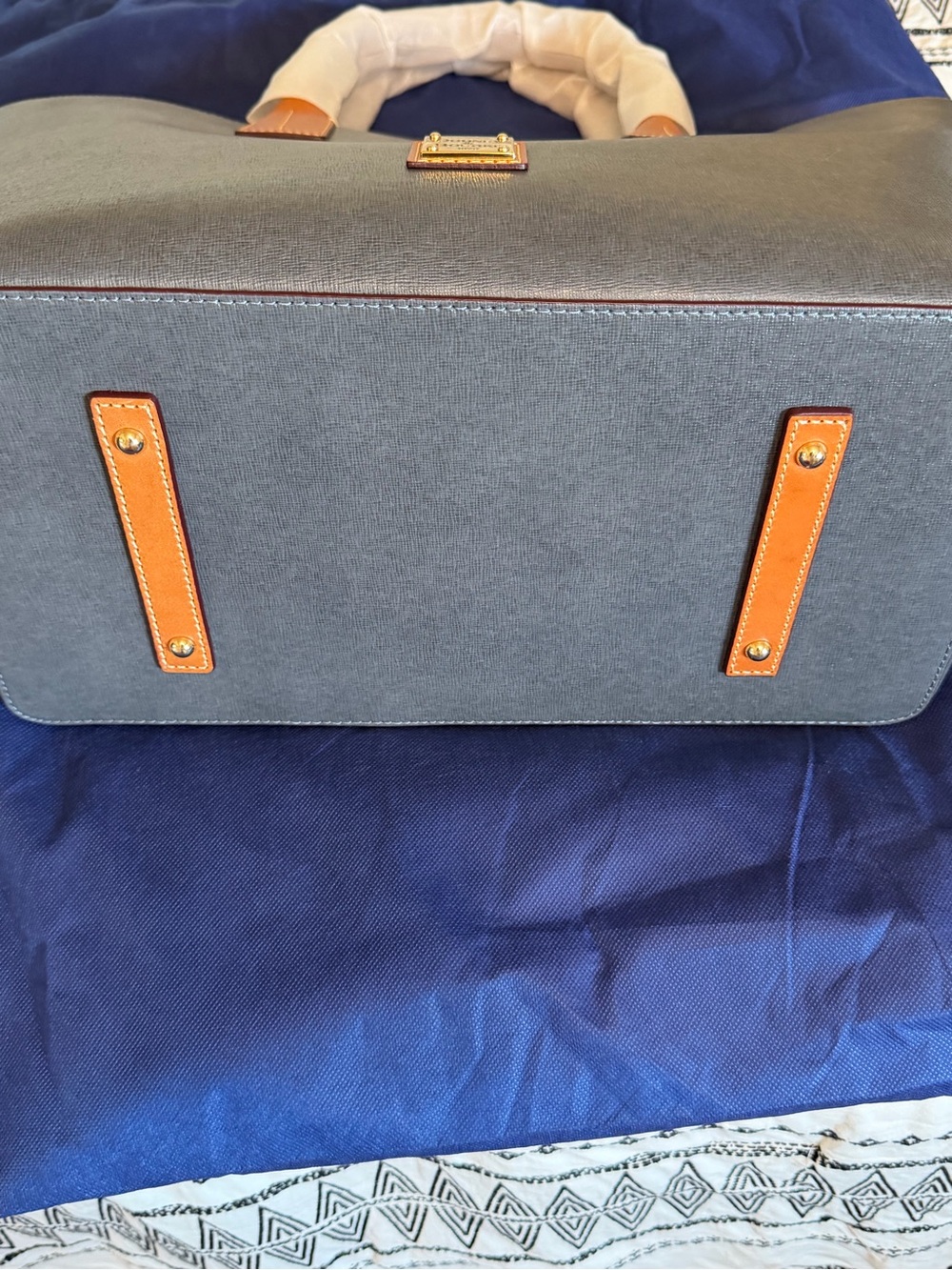 NWT Dooney & Bourke Russel Pebbly Gray Tote with duster - Picture 3 of 8